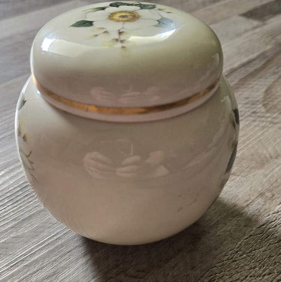 Sadler Floral Ginger Jar - Dogwood - Made in England - Picture 4 of 11